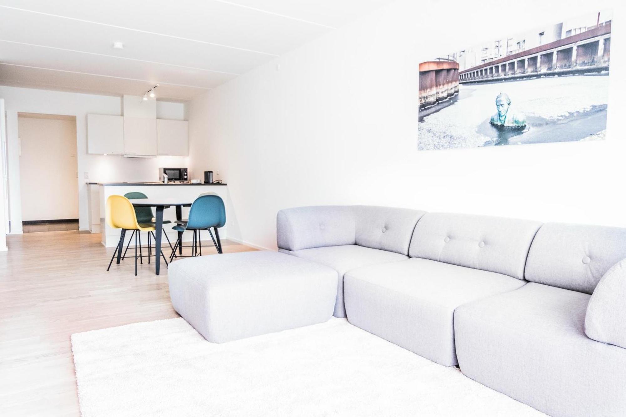 Modern Spacious 2-bed By The Harbour Lägenhet