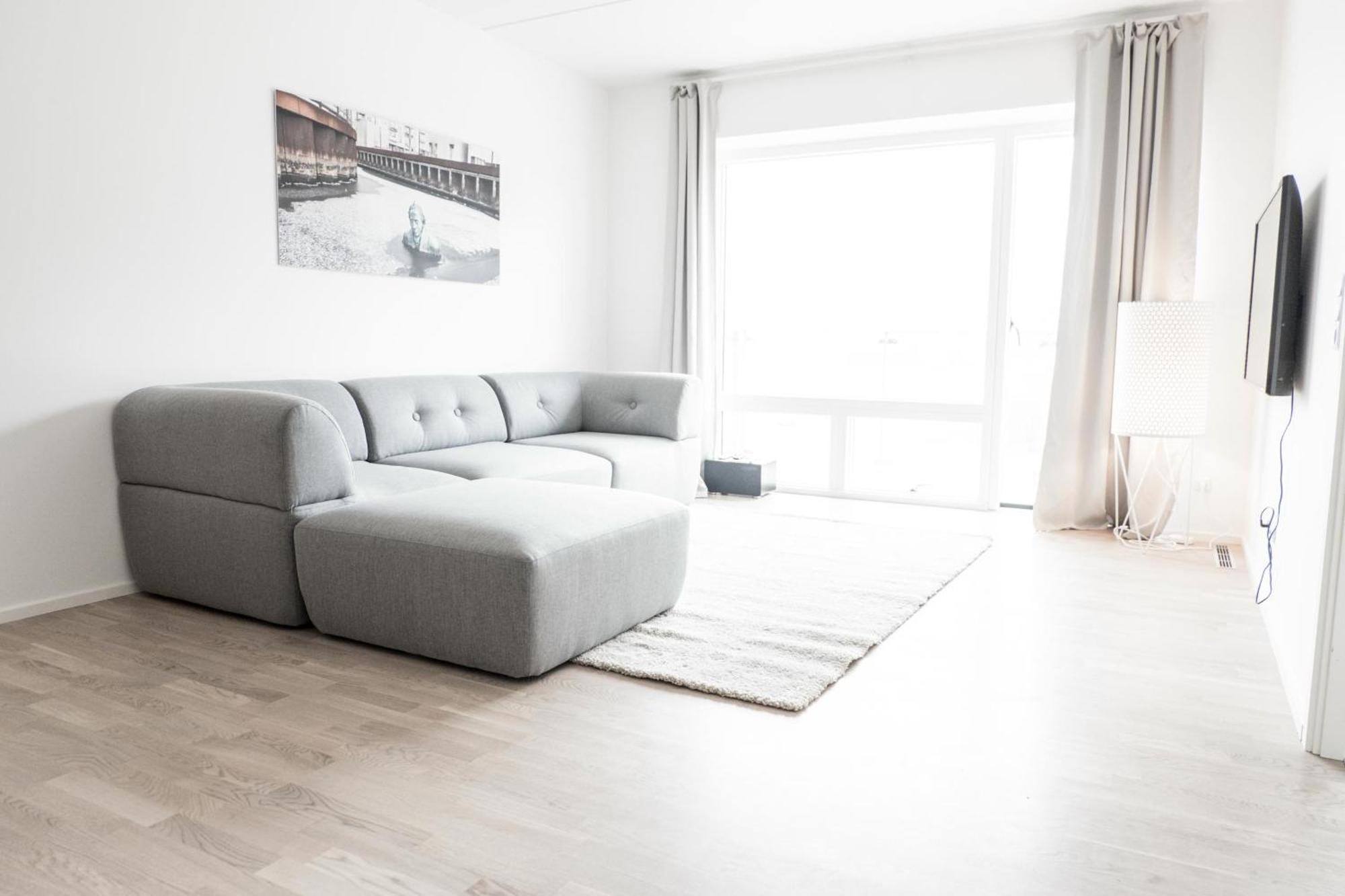 Modern Spacious 2-bed By The Harbour *